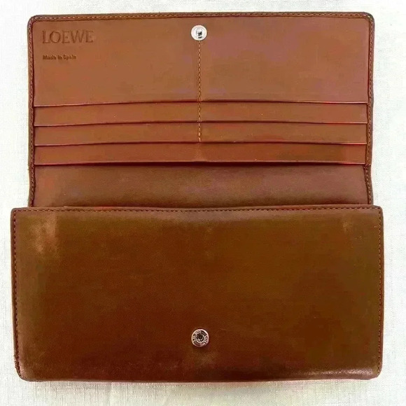 Loewe Brown and Silver Leather Wallet Timeless Design - Picture 5 of 9